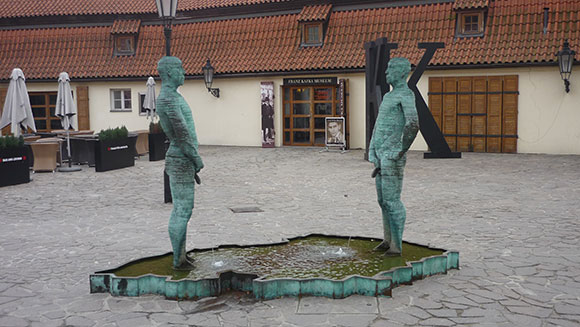 sculptures-cerny-musee-kafka