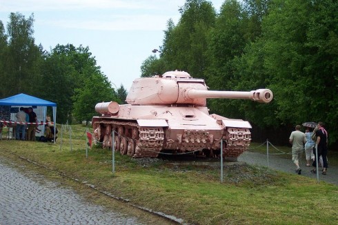 Tank repeind par Cerny - source: http://annerasmus.wordpress.com/